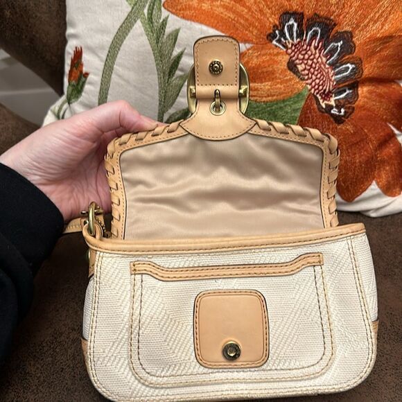 COACH BLEEKER VACHETTA LEATHER FLORAL APPLIQUÉ & FABRIC WRISTLET LTD ED 2007 EUC - Picture 9 of 14